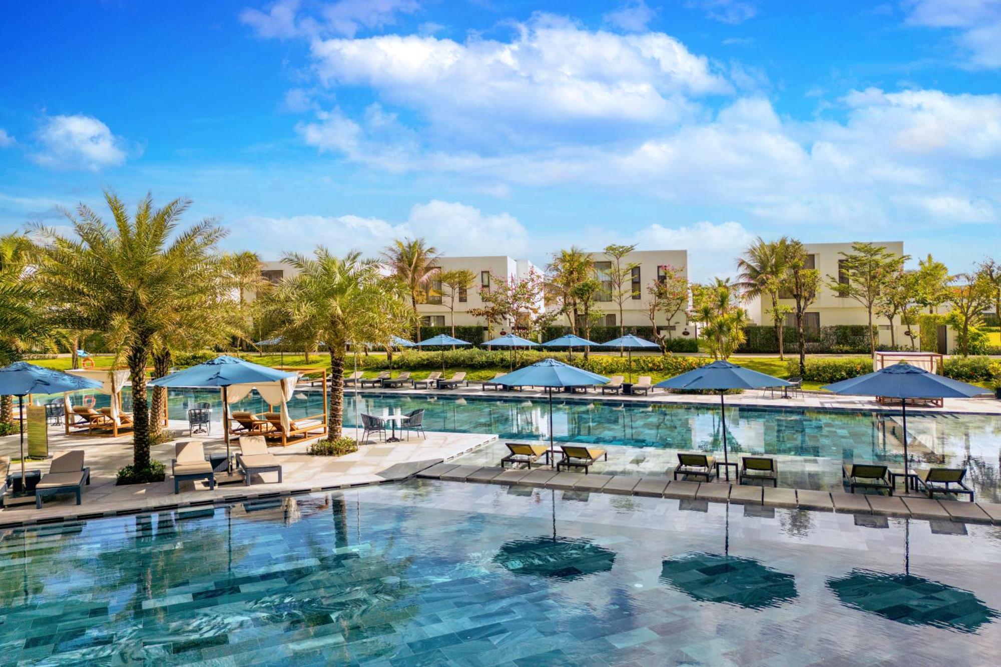 Wyndham Hoi An Royal Beachfront & Resort 5*