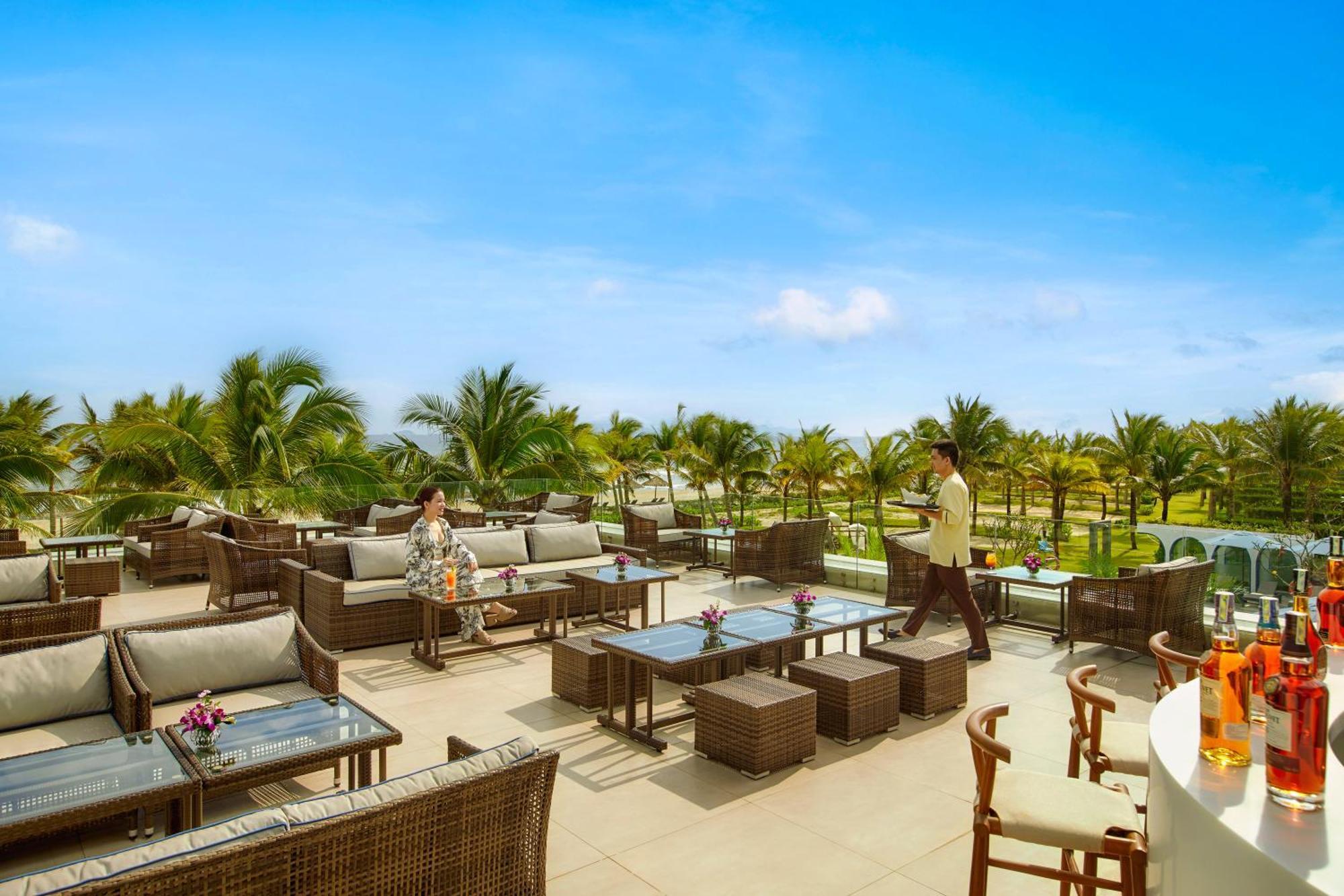 Wyndham Hoi An Royal Beachfront & 5*