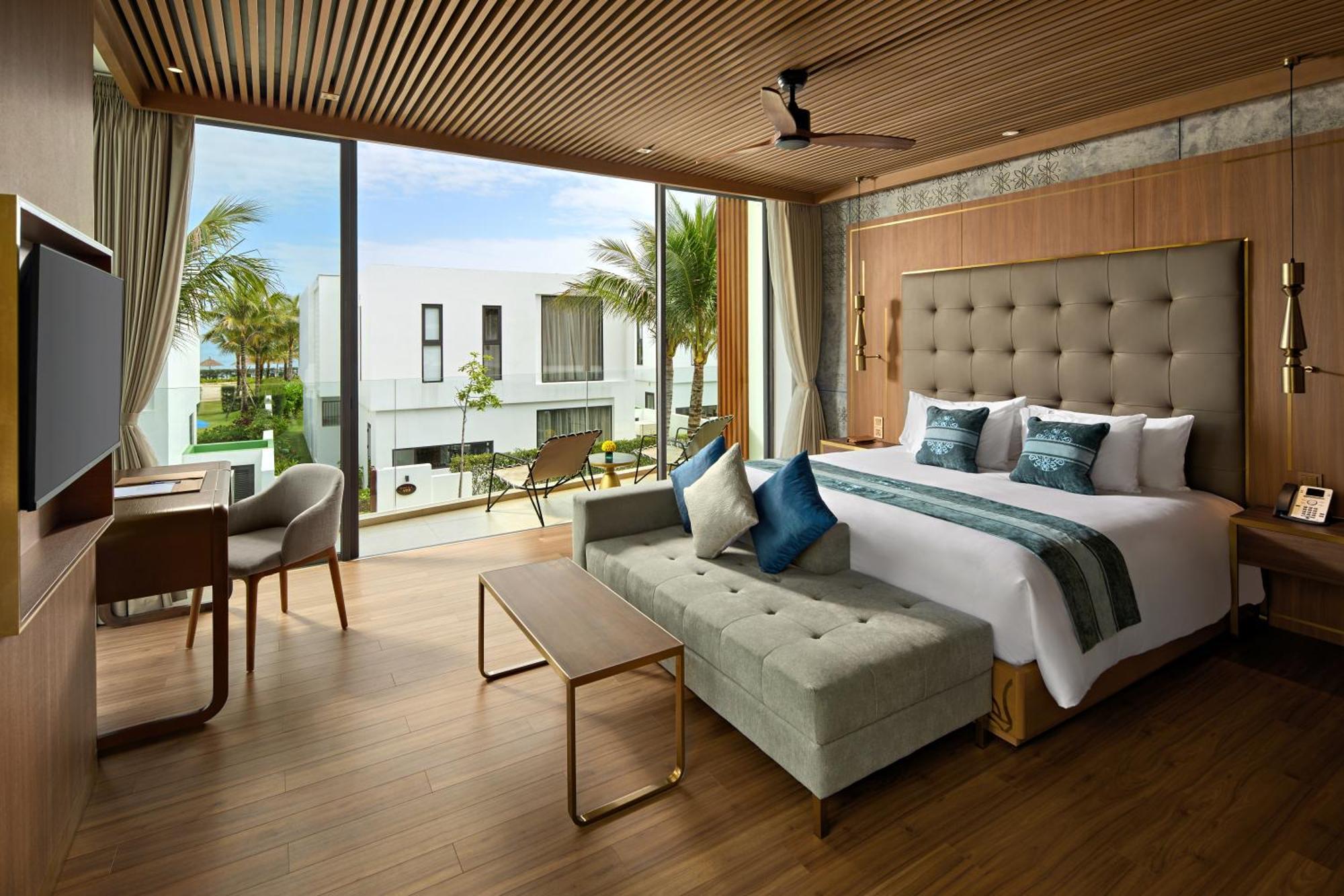 Wyndham Hoi An Royal Beachfront & Resort 5*