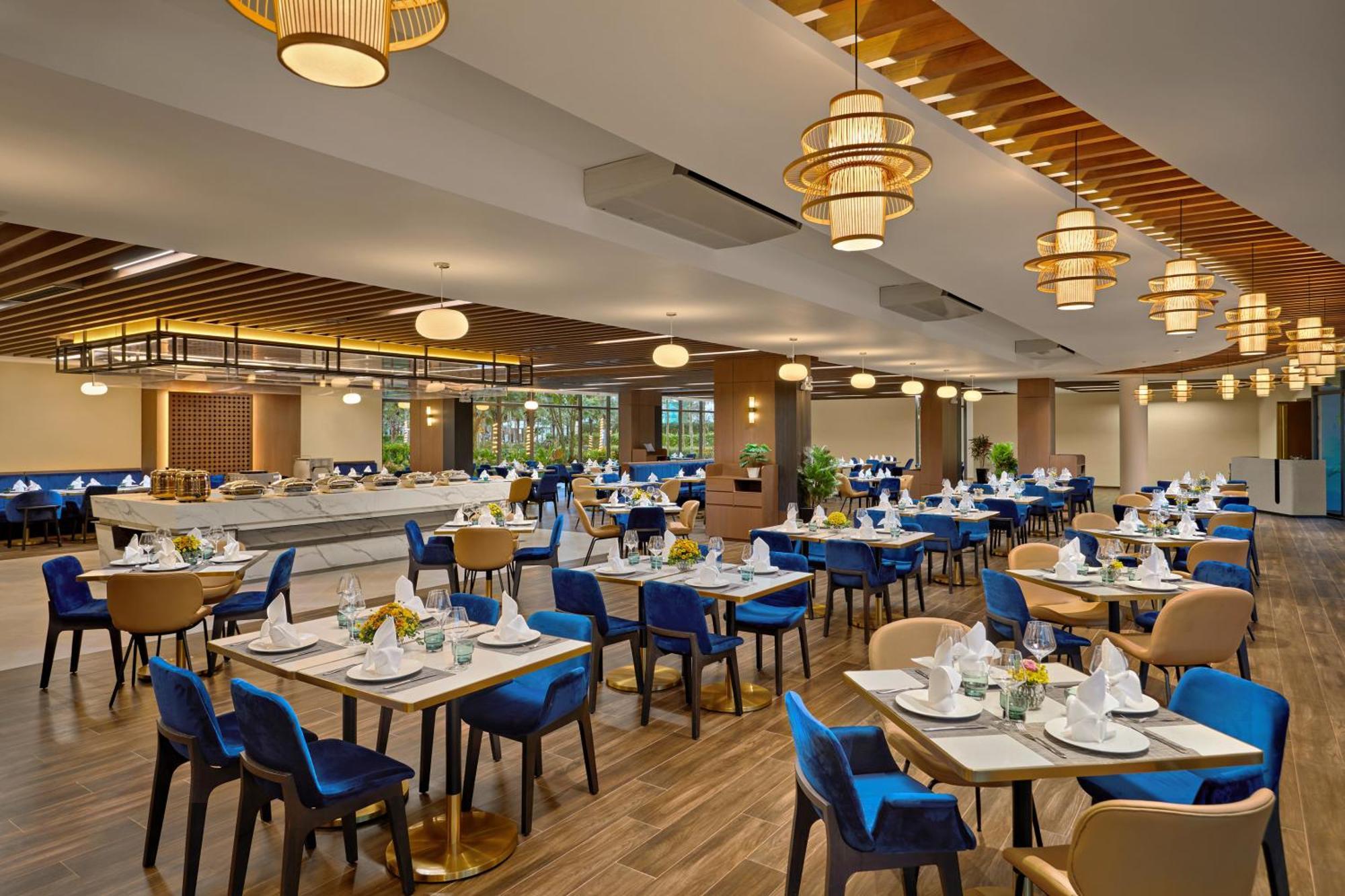 Wyndham Hoi An Royal Beachfront & 5* An Ban
