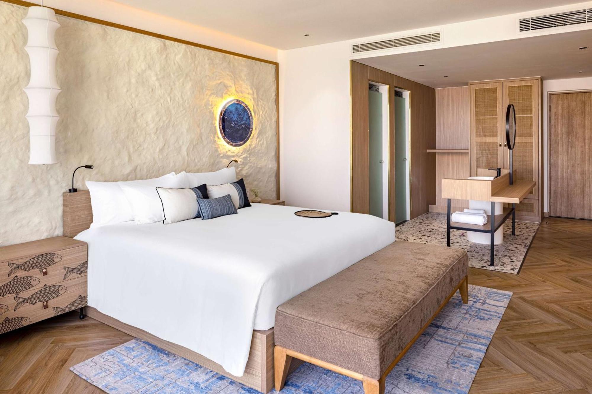Resort Wyndham Hoi An Royal Beachfront &