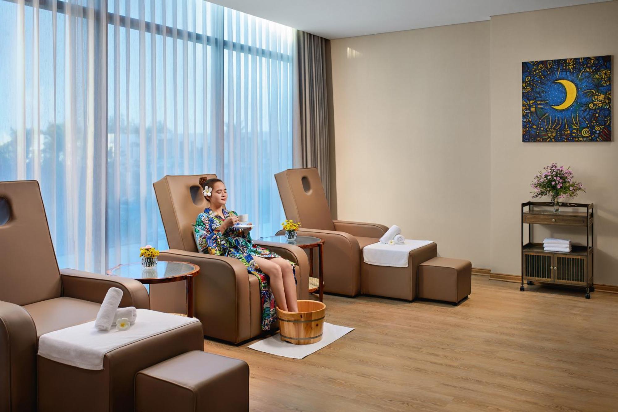 Wyndham Hoi An Royal Beachfront & 5*