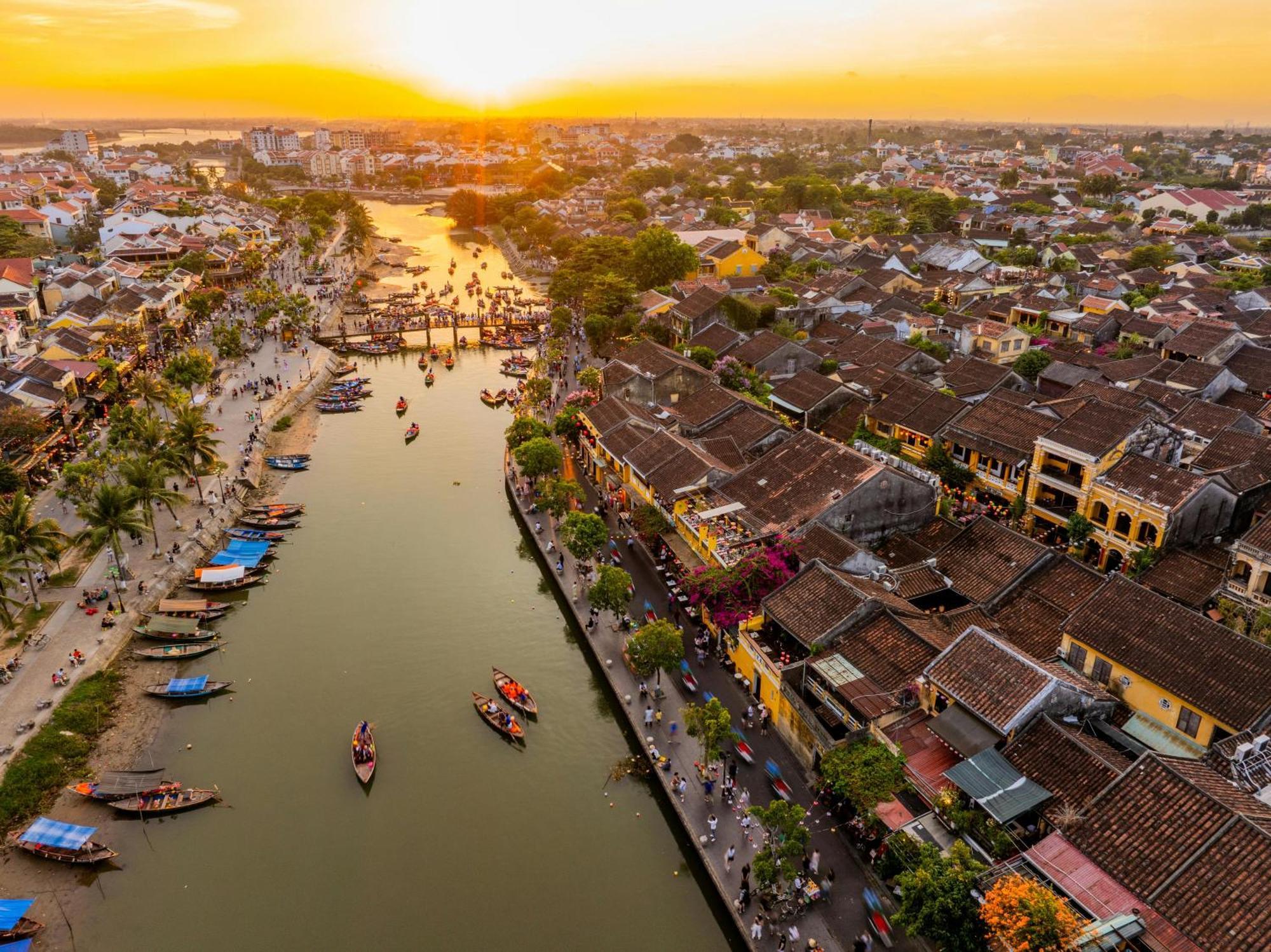 Wyndham Hoi An Royal Beachfront & 5* An Ban