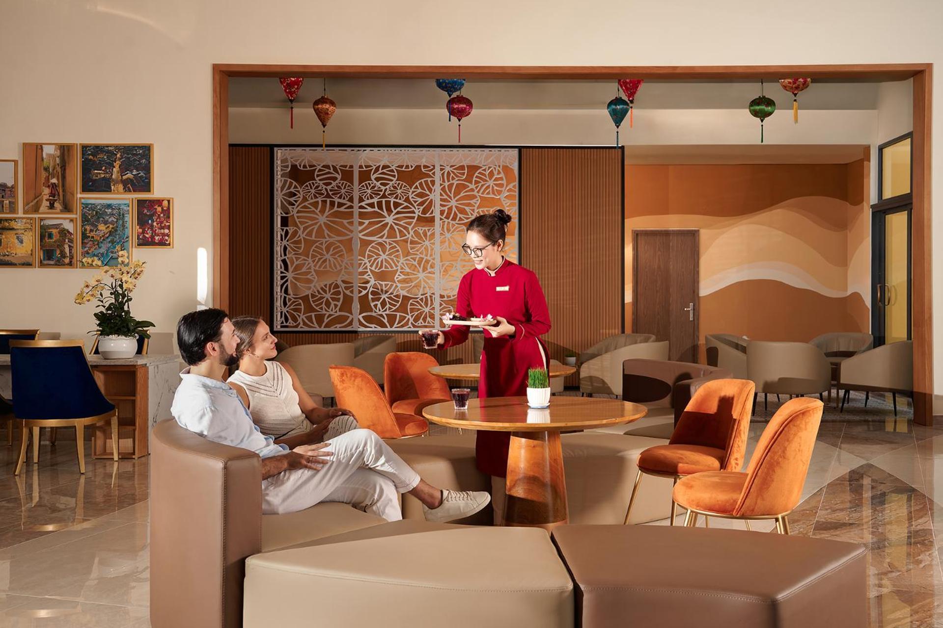 Wyndham Hoi An Royal Beachfront & 5*